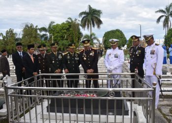 Sambut HUT Ke-80 TNI, Lanal Lampung Gelar Ziarah Nasional di TMP Tanjung Karang: Upacara Khidmat Peringati Jasa Para Pahlawan