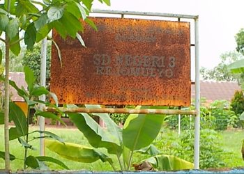 Hari Sabtu SDN 3 Rejomulyo Jati Agung Libur, Pagar Rubuh dan Sekolah Sepi: Ada Apa dengan Sekolah di Tengah Perkebunan?