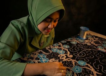 Tapis Tak Lekang Zaman, Asri Buktikan Kain Tradisional Tetap Elegan